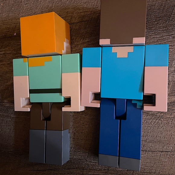Alex & Steve Minecraft Figures - Picture 2 of 2